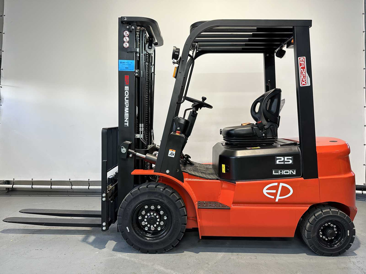 EP - EFL 252 X - FORK POSITIONER, SIDESHIFT, TRIPLEX, FORKLIFT 2025 - Вилушкар: слика 1 EP - EFL 252 X - FORK POSITIONER, SIDESHIFT, TRIPLEX, FORKLIFT 2025 - Вилушкар: слика 1