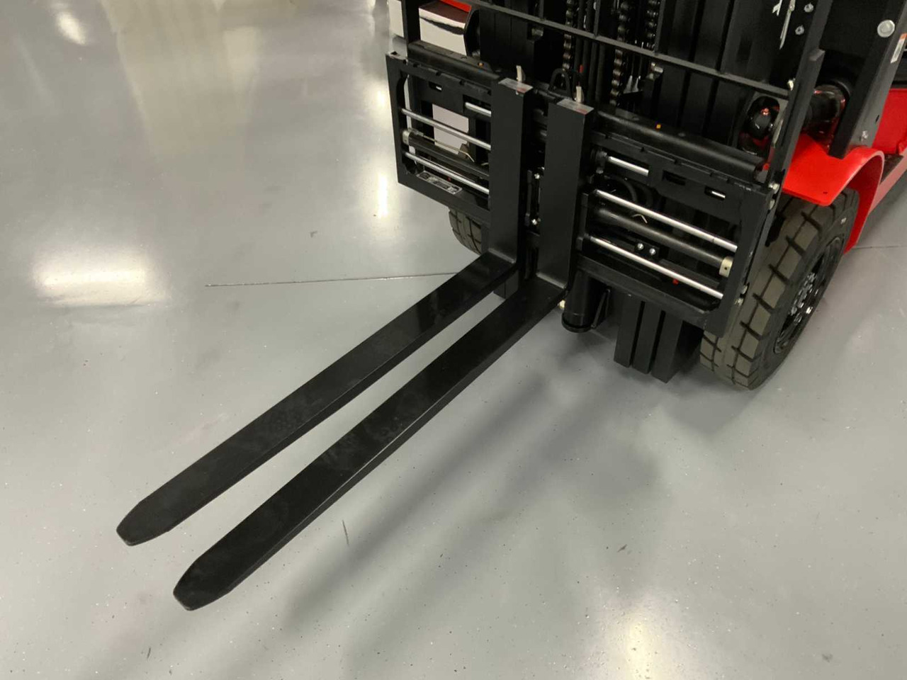 EP - EFL 252 X TRIPLEX - FORK POSITIONER, SIDESHIFT - FORKLIFT YEAR OF MANUFACTURE 2025 - Вилушкар: слика 3 EP - EFL 252 X TRIPLEX - FORK POSITIONER, SIDESHIFT - FORKLIFT YEAR OF MANUFACTURE 2025 - Вилушкар: слика 3