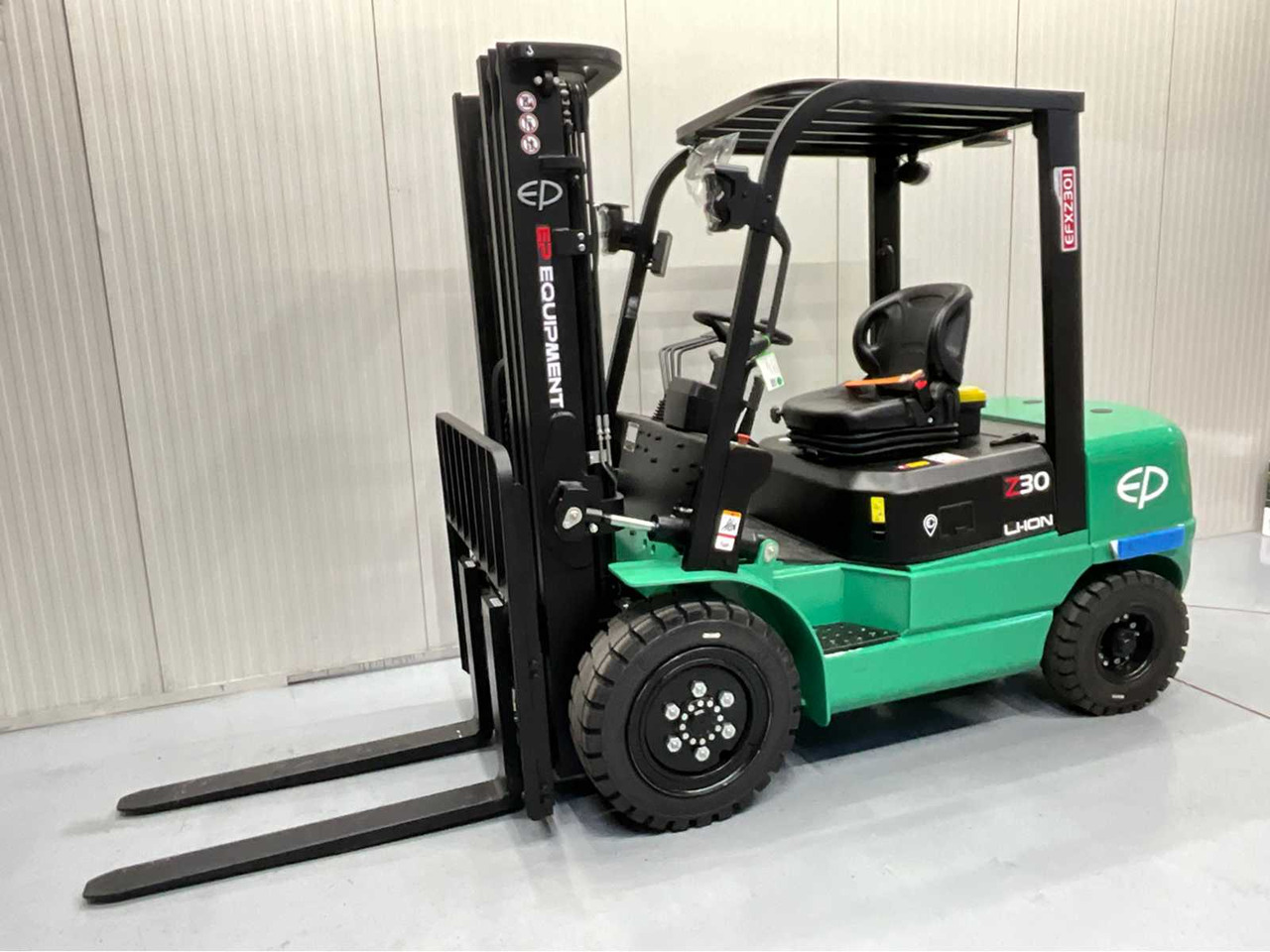 EP - EFXZ-301-H - 4.8M TRIPLEX, LI-ION, FREE-LIFT, SIDE-SHIFT - FORKLIFT - Вилушкар: слика 1 EP - EFXZ-301-H - 4.8M TRIPLEX, LI-ION, FREE-LIFT, SIDE-SHIFT - FORKLIFT - Вилушкар: слика 1