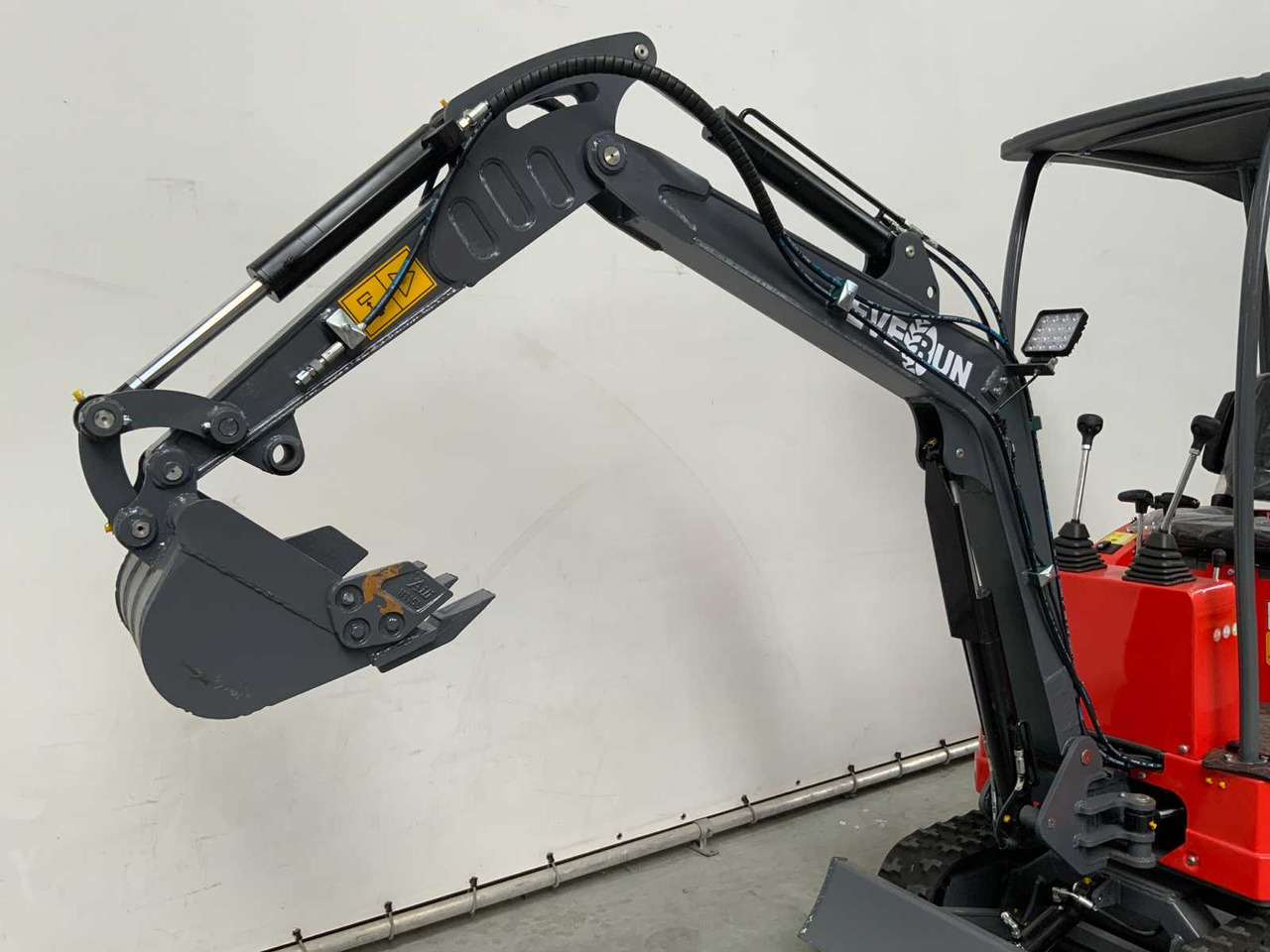 EVERUN - 2025 - ERE10PRO - MINI EXCAVATOR - Мини багер: слика 3 EVERUN - 2025 - ERE10PRO - MINI EXCAVATOR - Мини багер: слика 3