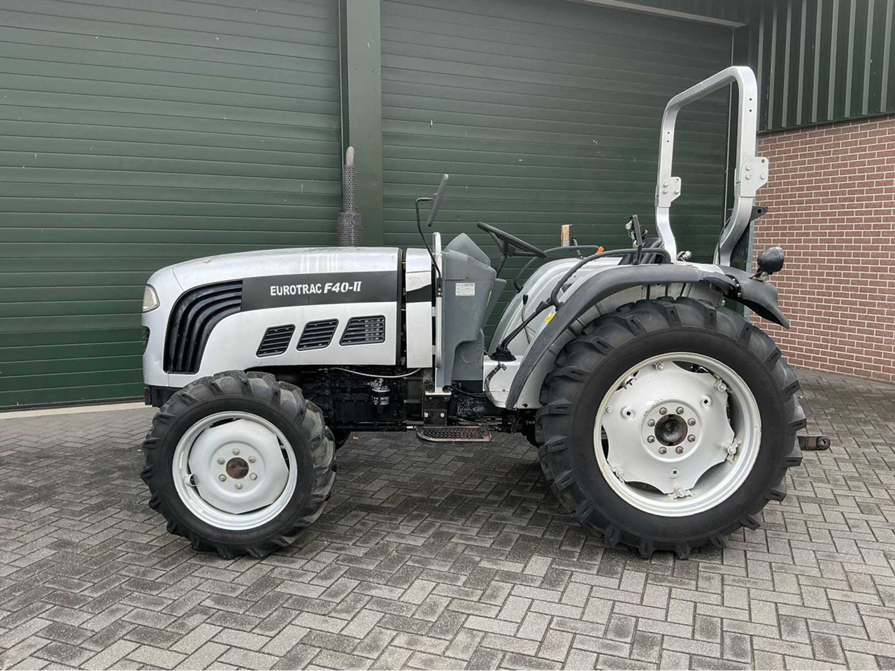Euro Trac EURO TRAC - 2009 - F40II - ALL-WHEEL DRIVE FARM TRACTOR - Трактор: слика 4 Euro Trac EURO TRAC - 2009 - F40II - ALL-WHEEL DRIVE FARM TRACTOR - Трактор: слика 4