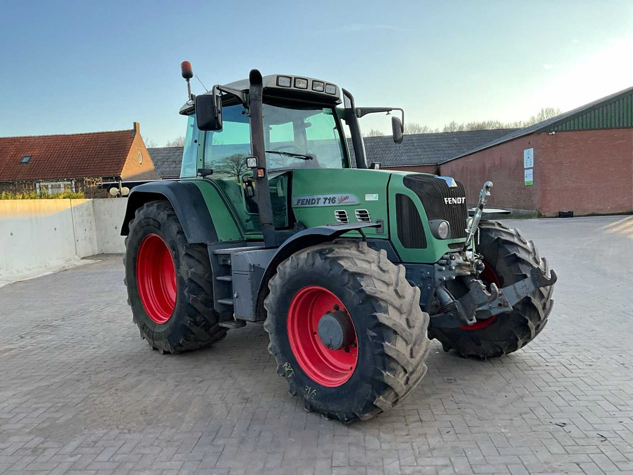 FENDT FOUR-WHEEL DRIVE AGRICULTURAL TRACTOR - Трактор: слика 3 FENDT FOUR-WHEEL DRIVE AGRICULTURAL TRACTOR - Трактор: слика 3