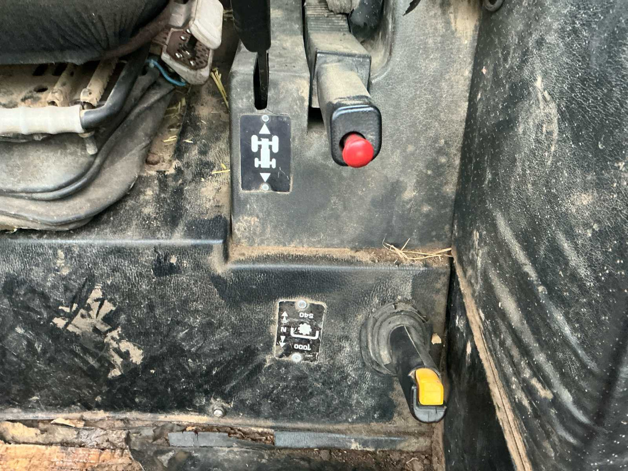 Трактор FIAT - 1992 - 160-90 DT - ALL-WHEEL DRIVE FARM TRACTOR: слика 23 Трактор FIAT - 1992 - 160-90 DT - ALL-WHEEL DRIVE FARM TRACTOR: слика 23