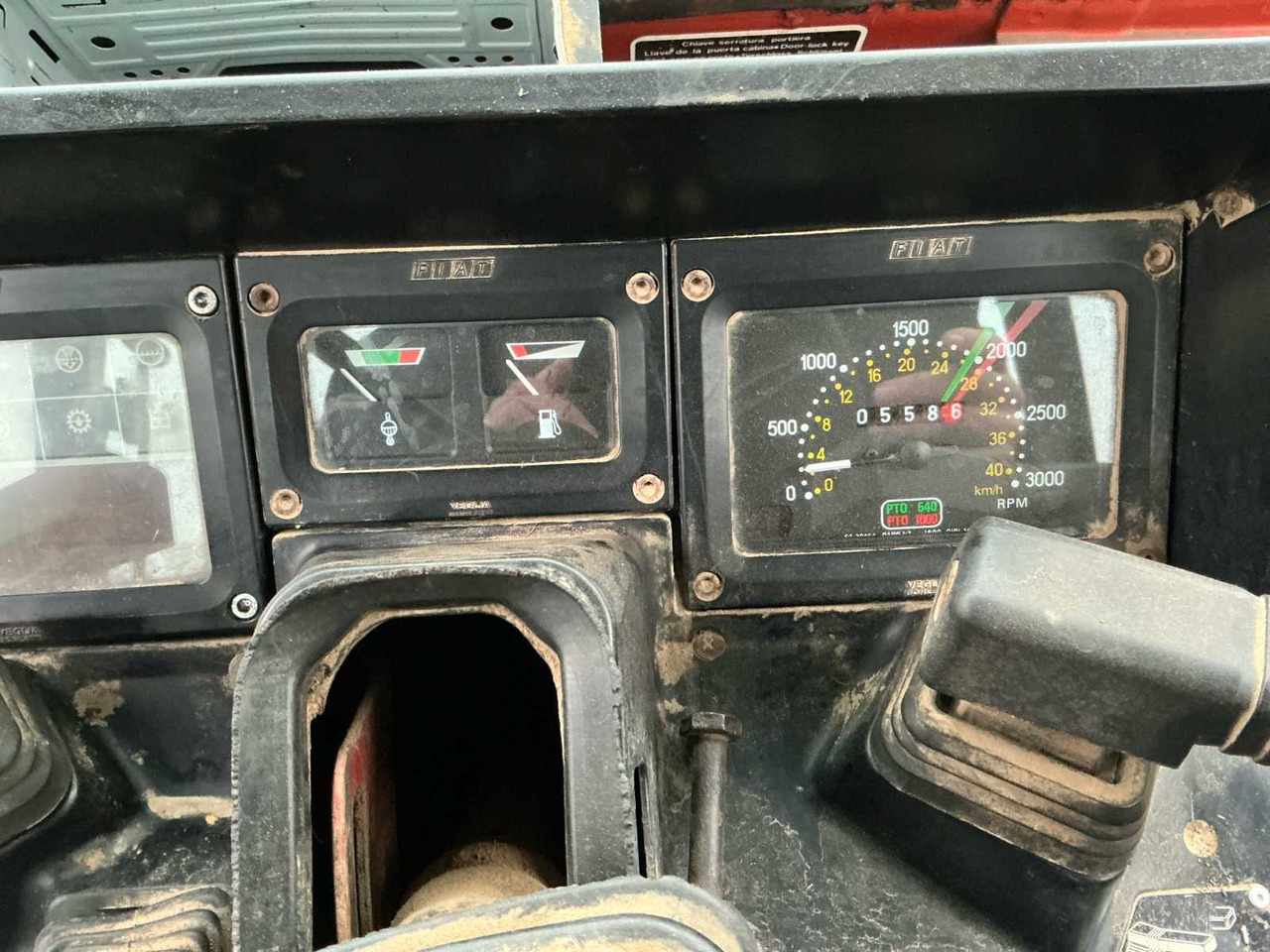 Трактор FIAT - 1992 - 160-90 DT - ALL-WHEEL DRIVE FARM TRACTOR: слика 18 Трактор FIAT - 1992 - 160-90 DT - ALL-WHEEL DRIVE FARM TRACTOR: слика 18