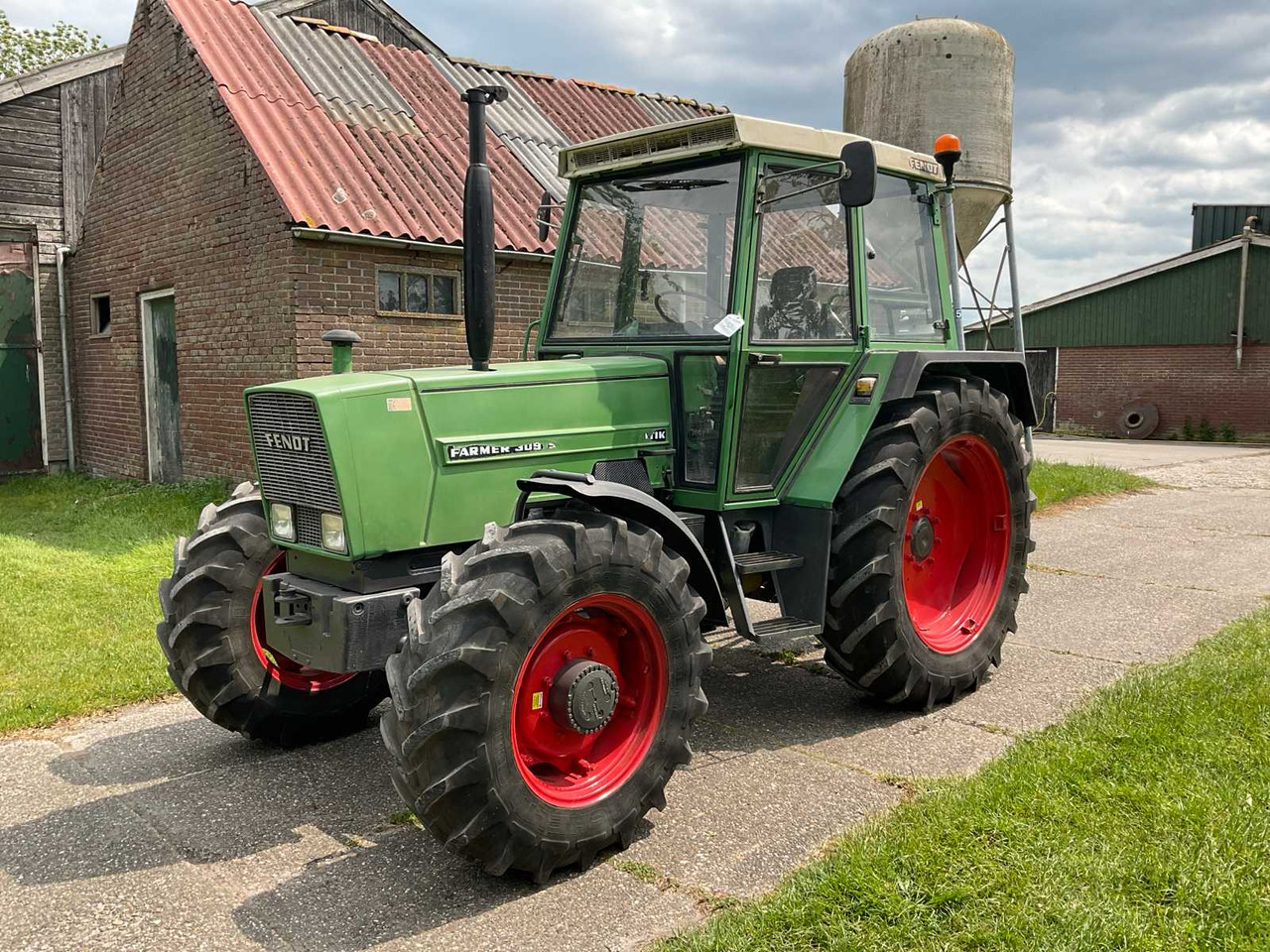 Fendt Farmer 309LS Turbomatik - Трактор: слика 1 Fendt Farmer 309LS Turbomatik - Трактор: слика 1