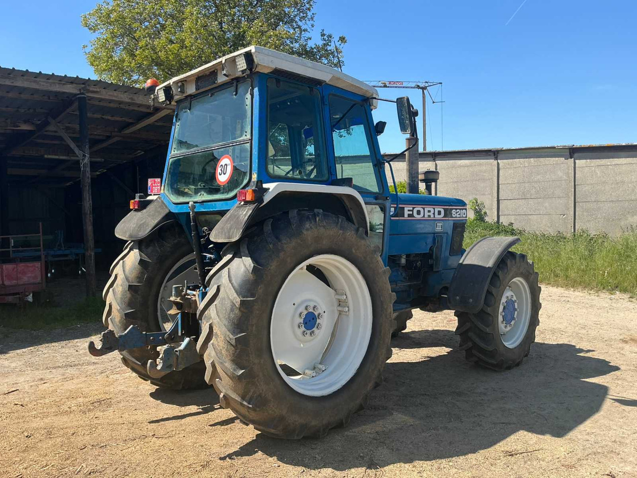 Ford 8210 Gen 3 - Трактор: слика 5 Ford 8210 Gen 3 - Трактор: слика 5