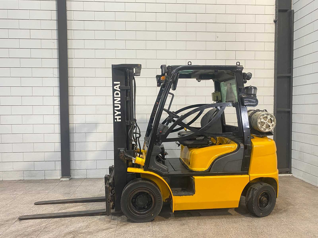 HYUNDAI - 2012 - 25L-7A - FORKLIFT TRUCK - Вилушкар: слика 1 HYUNDAI - 2012 - 25L-7A - FORKLIFT TRUCK - Вилушкар: слика 1