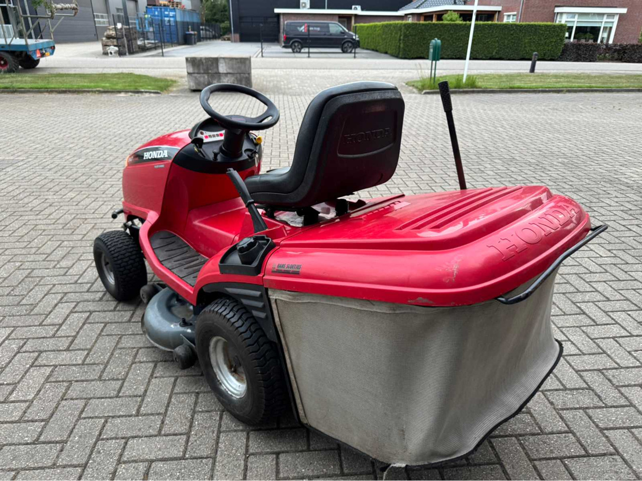 Honda 2417 - Градинарска косилка: слика 3 Honda 2417 - Градинарска косилка: слика 3
