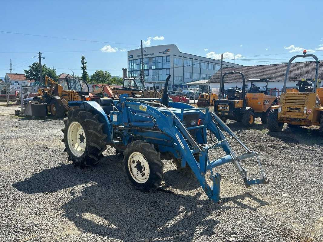 ISEKI 4-WHEEL DRIVE TRACTOR - Трактор: слика 4 ISEKI 4-WHEEL DRIVE TRACTOR - Трактор: слика 4