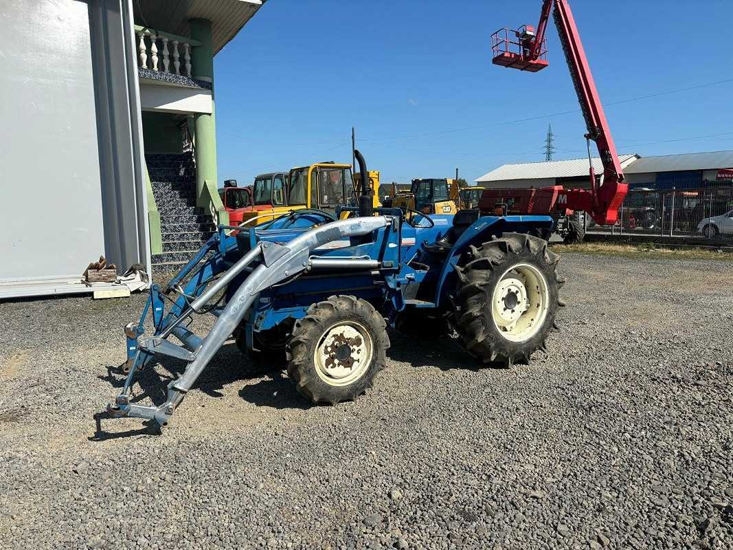 ISEKI 4-WHEEL DRIVE TRACTOR - Трактор: слика 1 ISEKI 4-WHEEL DRIVE TRACTOR - Трактор: слика 1