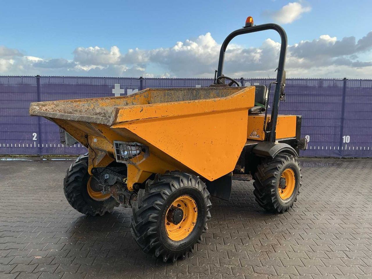 JCB 3 TFT DUMPER - Мини истоварувач: слика 1 JCB 3 TFT DUMPER - Мини истоварувач: слика 1