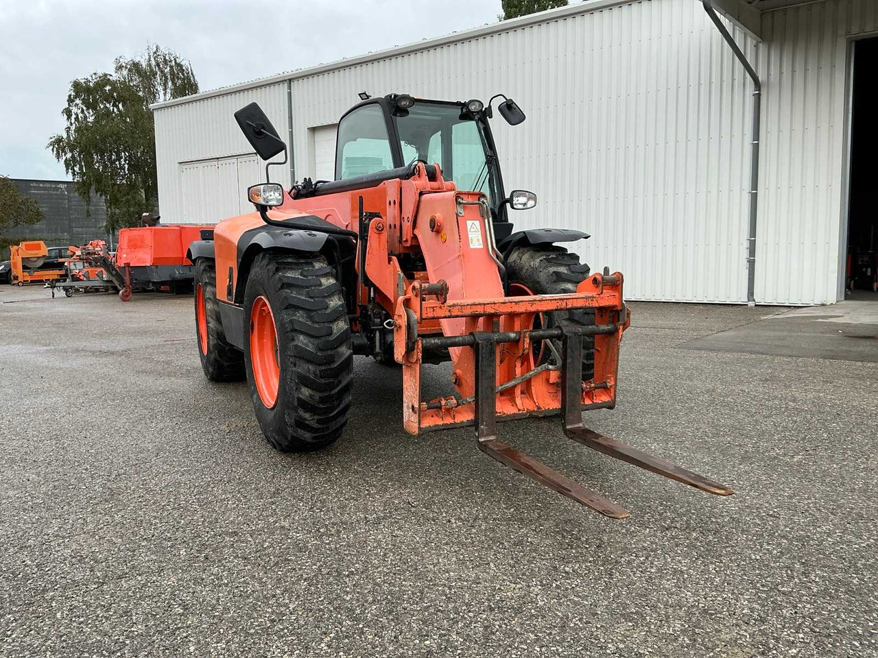 JCB 535-95 - Компактен натоварувач: слика 2 JCB 535-95 - Компактен натоварувач: слика 2