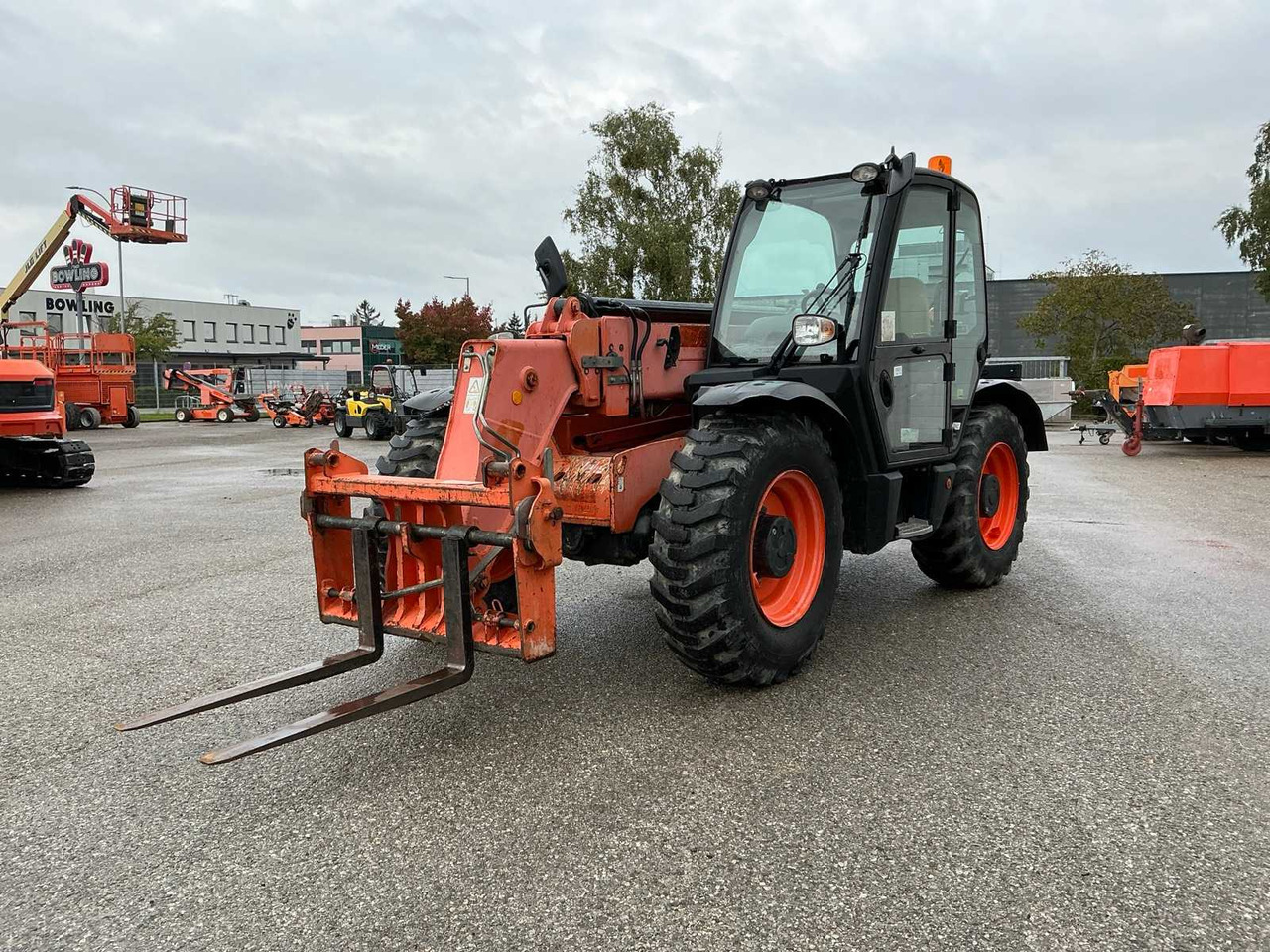 JCB 535-95 - Компактен натоварувач: слика 1 JCB 535-95 - Компактен натоварувач: слика 1