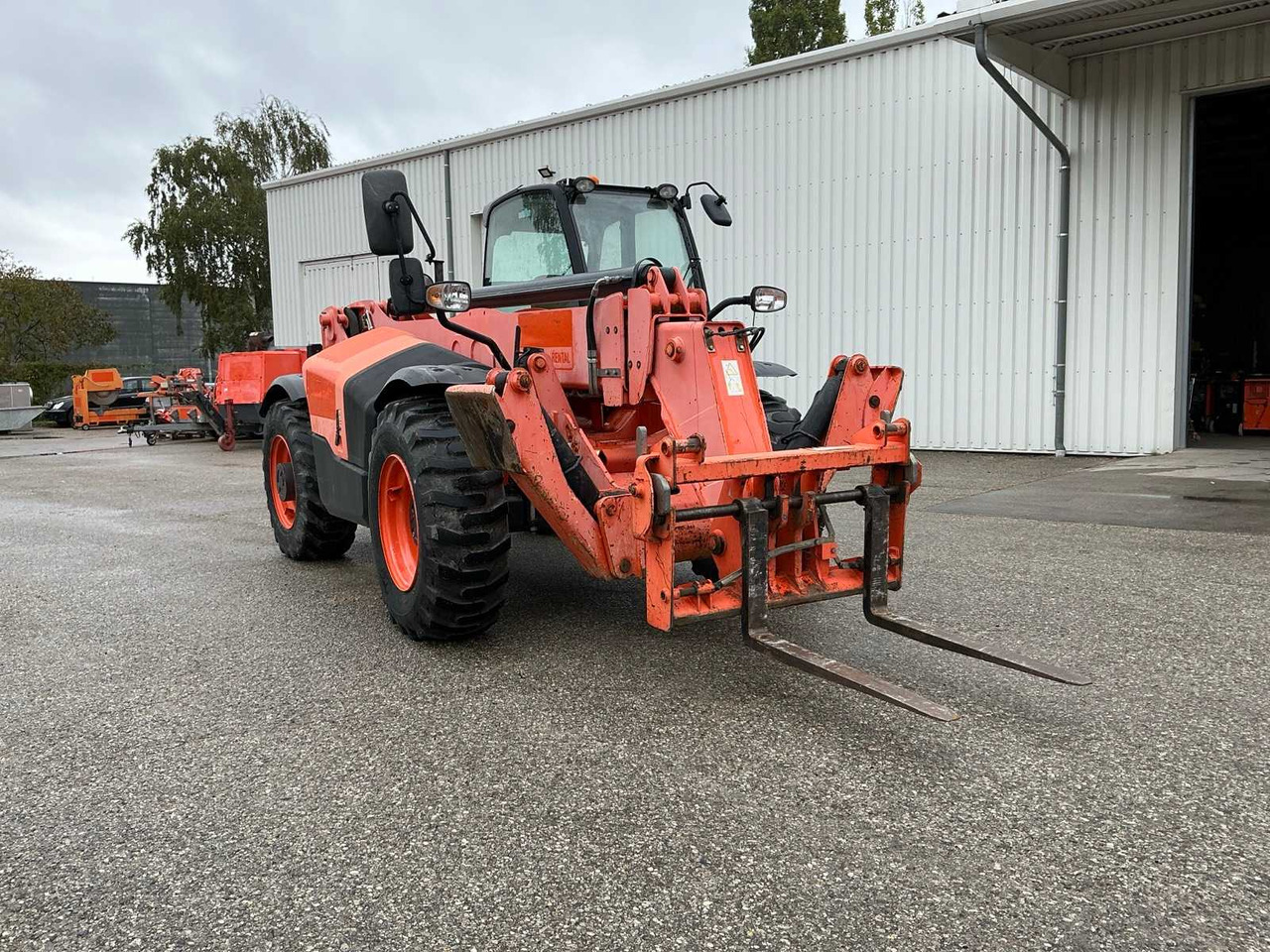 JCB 540-140 - Компактен натоварувач: слика 2 JCB 540-140 - Компактен натоварувач: слика 2