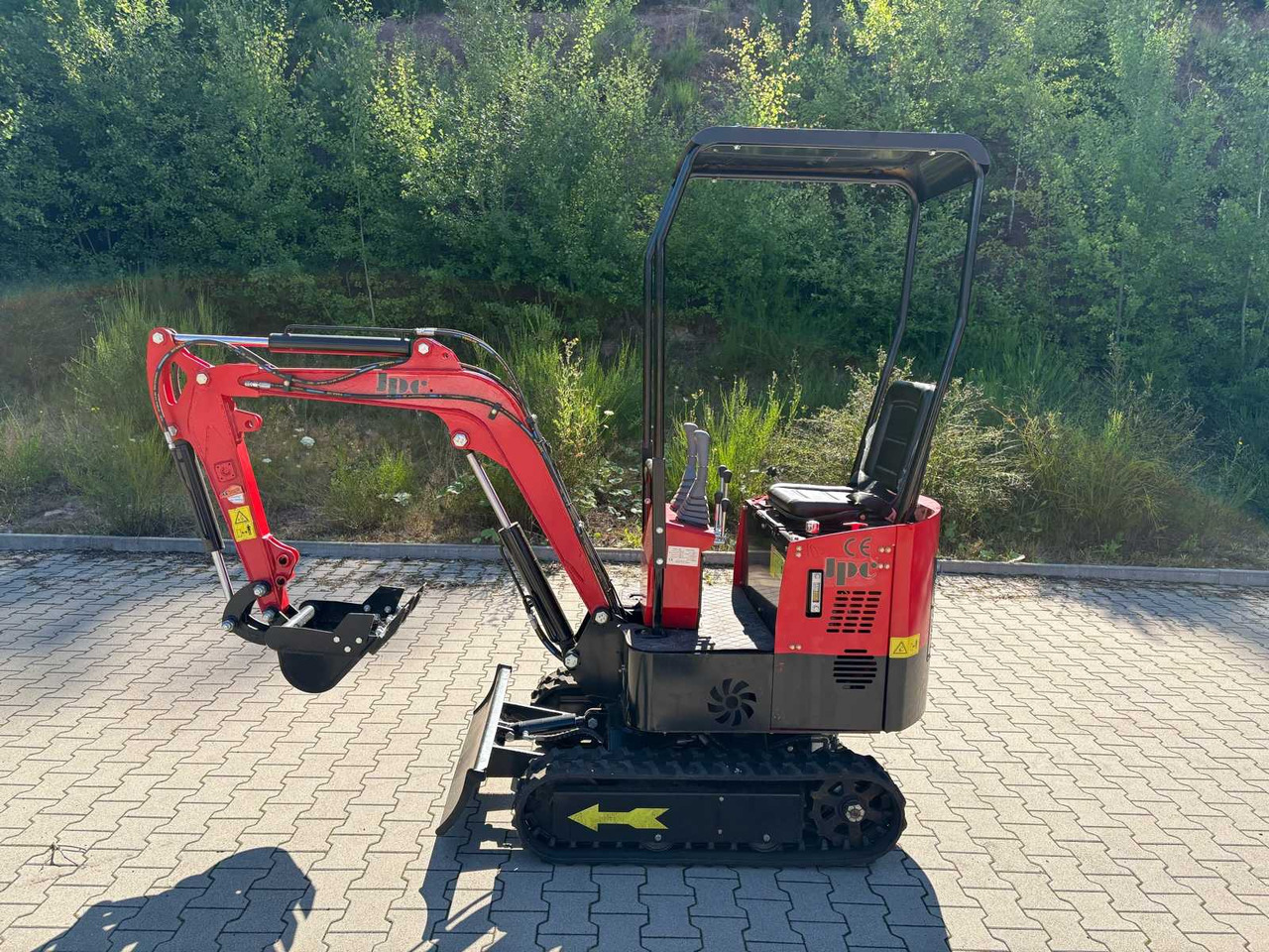 JPC HT12 - Мини багер: слика 2 JPC HT12 - Мини багер: слика 2