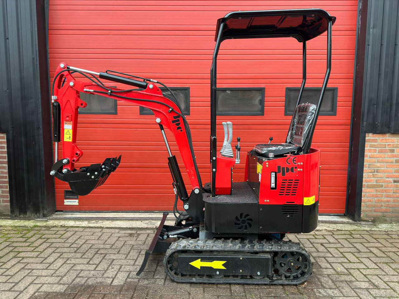 JPC HT12 - Мини багер: слика 1 JPC HT12 - Мини багер: слика 1