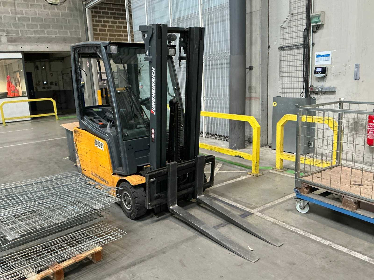 JUNGHEINRICH - 2015 - EFG216 - COUNTERBALANCE FORKLIFT - Вилушкар: слика 1 JUNGHEINRICH - 2015 - EFG216 - COUNTERBALANCE FORKLIFT - Вилушкар: слика 1