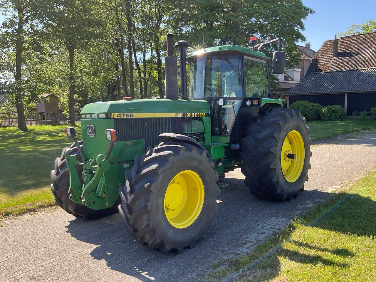 John Deere 4755 - Трактор: слика 1 John Deere 4755 - Трактор: слика 1