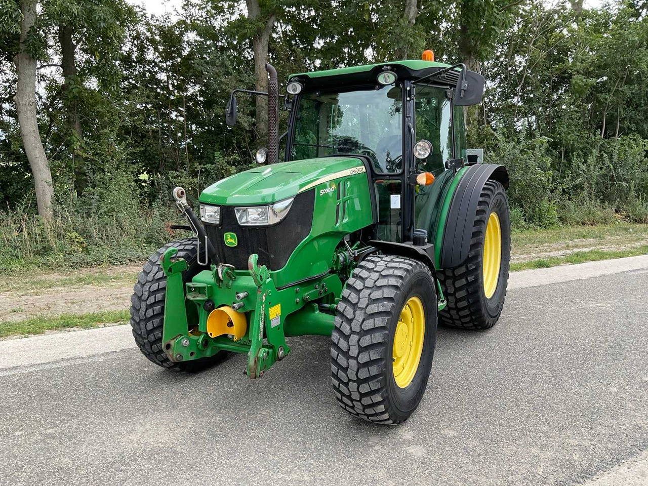 John Deere 5090G - Трактор: слика 2 John Deere 5090G - Трактор: слика 2