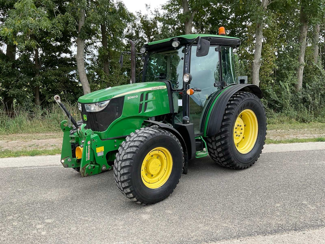 John Deere 5090G - Трактор: слика 1 John Deere 5090G - Трактор: слика 1