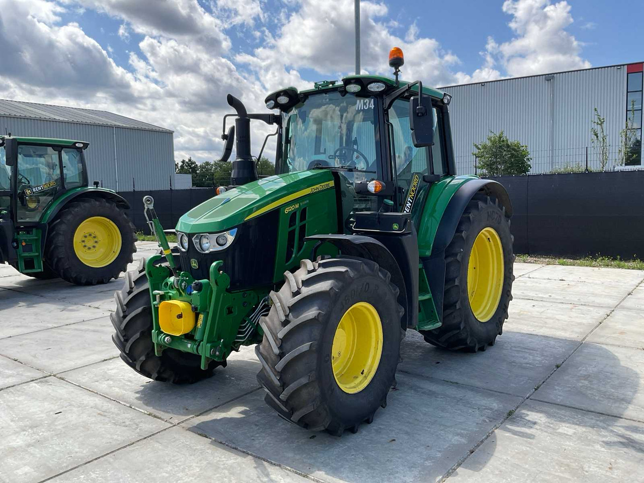 John Deere 6120M - Трактор: слика 1 John Deere 6120M - Трактор: слика 1