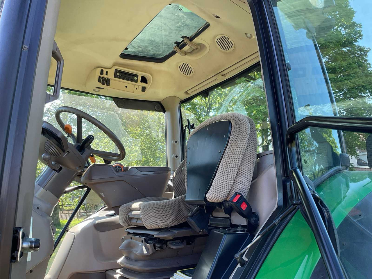 Трактор John Deere 6155R: слика 22