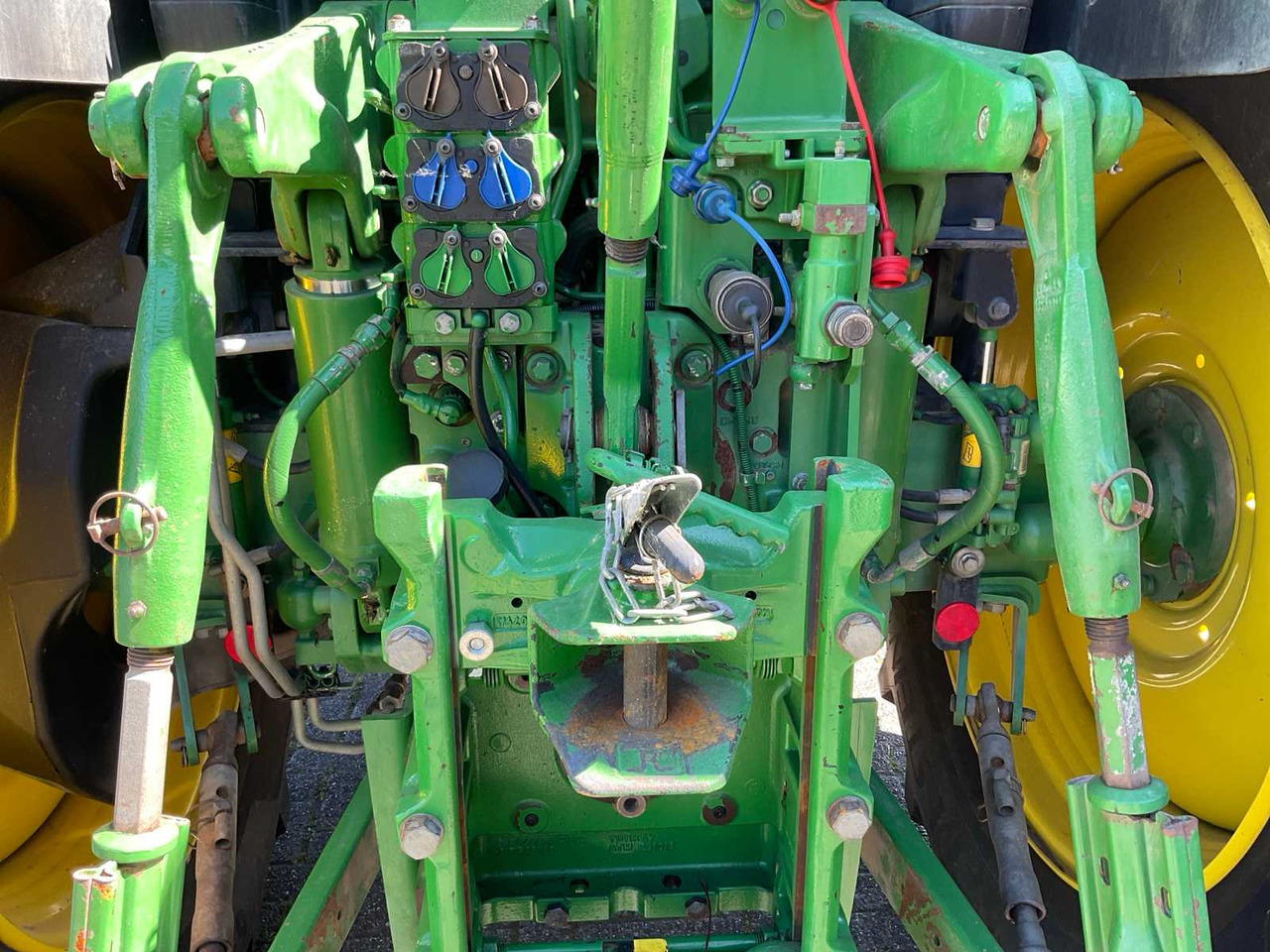 Трактор John Deere 6155R: слика 17