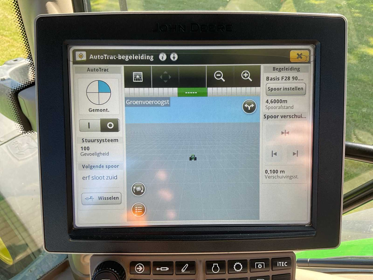 Трактор John Deere 6155R: слика 30