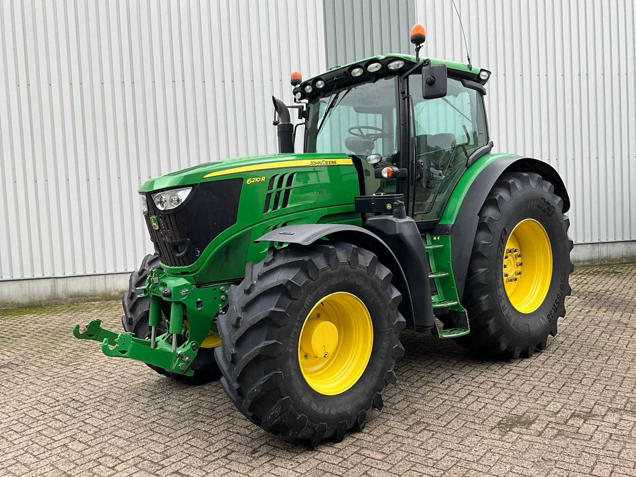 John Deere 6210R - Трактор: слика 1 John Deere 6210R - Трактор: слика 1