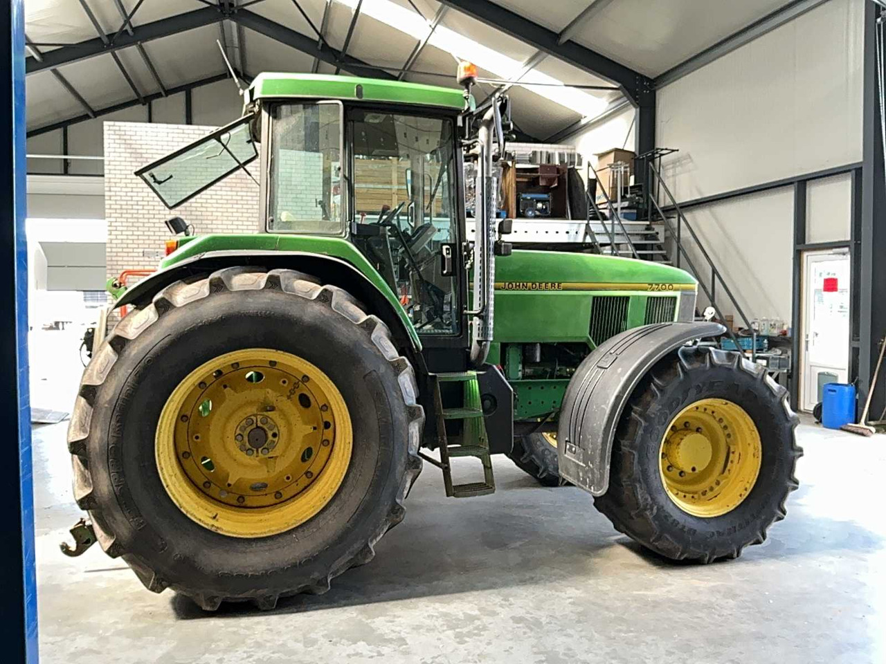 John Deere 7700 - Трактор: слика 5 John Deere 7700 - Трактор: слика 5
