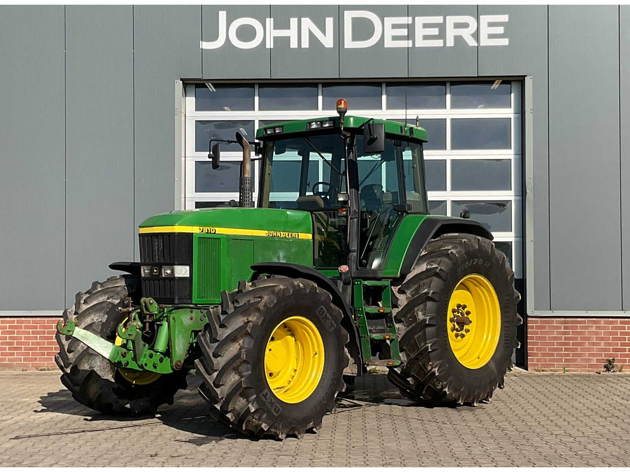 John Deere 7810 - Трактор: слика 1 John Deere 7810 - Трактор: слика 1