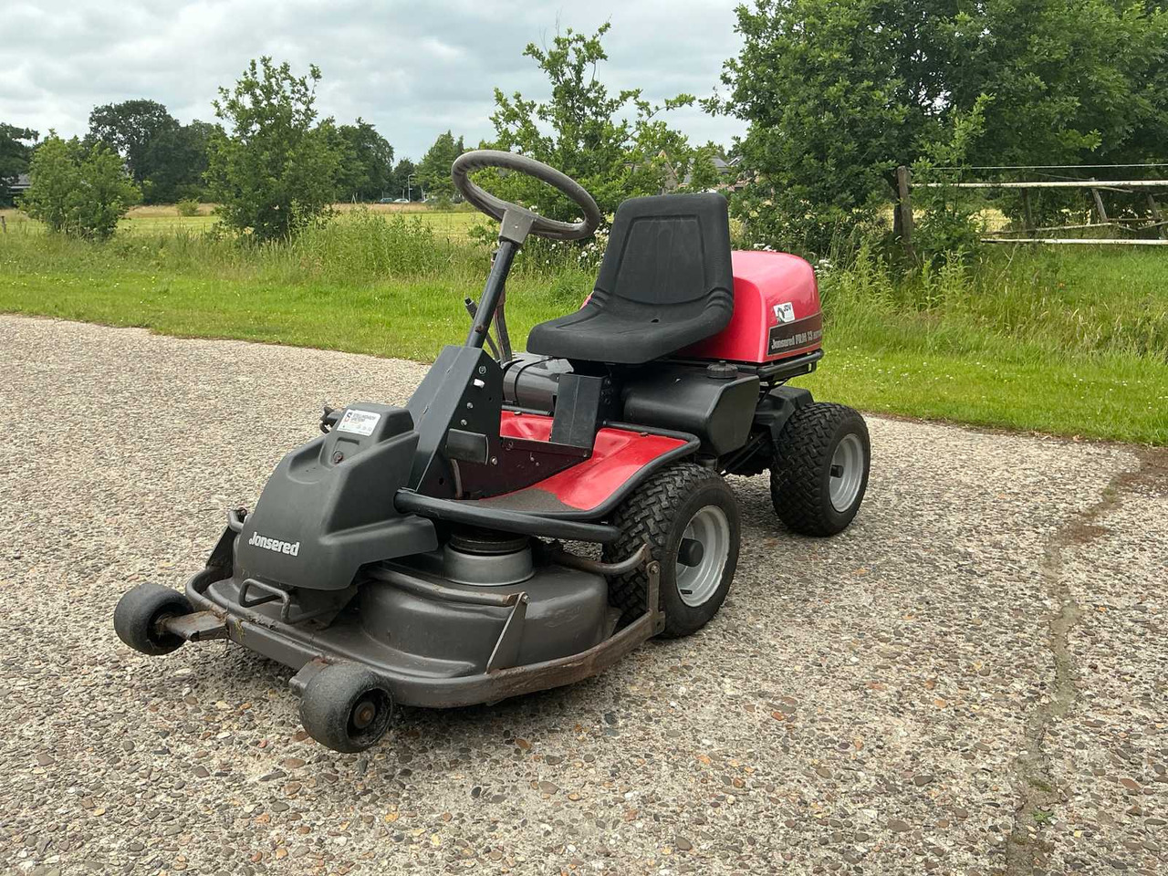 Jonsered FRM 13 automatic - Градинарска косилка: слика 1 Jonsered FRM 13 automatic - Градинарска косилка: слика 1