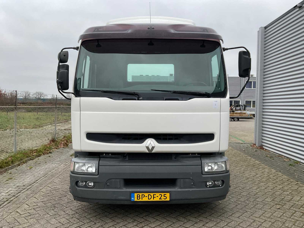 2004 RENAULT HD 370-19T SEMI-TRAILER TRACTOR - Камион: слика 5 2004 RENAULT HD 370-19T SEMI-TRAILER TRACTOR - Камион: слика 5