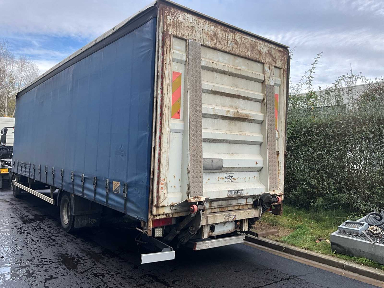 2008 IVECO EUROCARGO 120E22 - CURTAINSIDER & TAILGATE - Камион: слика 4 2008 IVECO EUROCARGO 120E22 - CURTAINSIDER & TAILGATE - Камион: слика 4