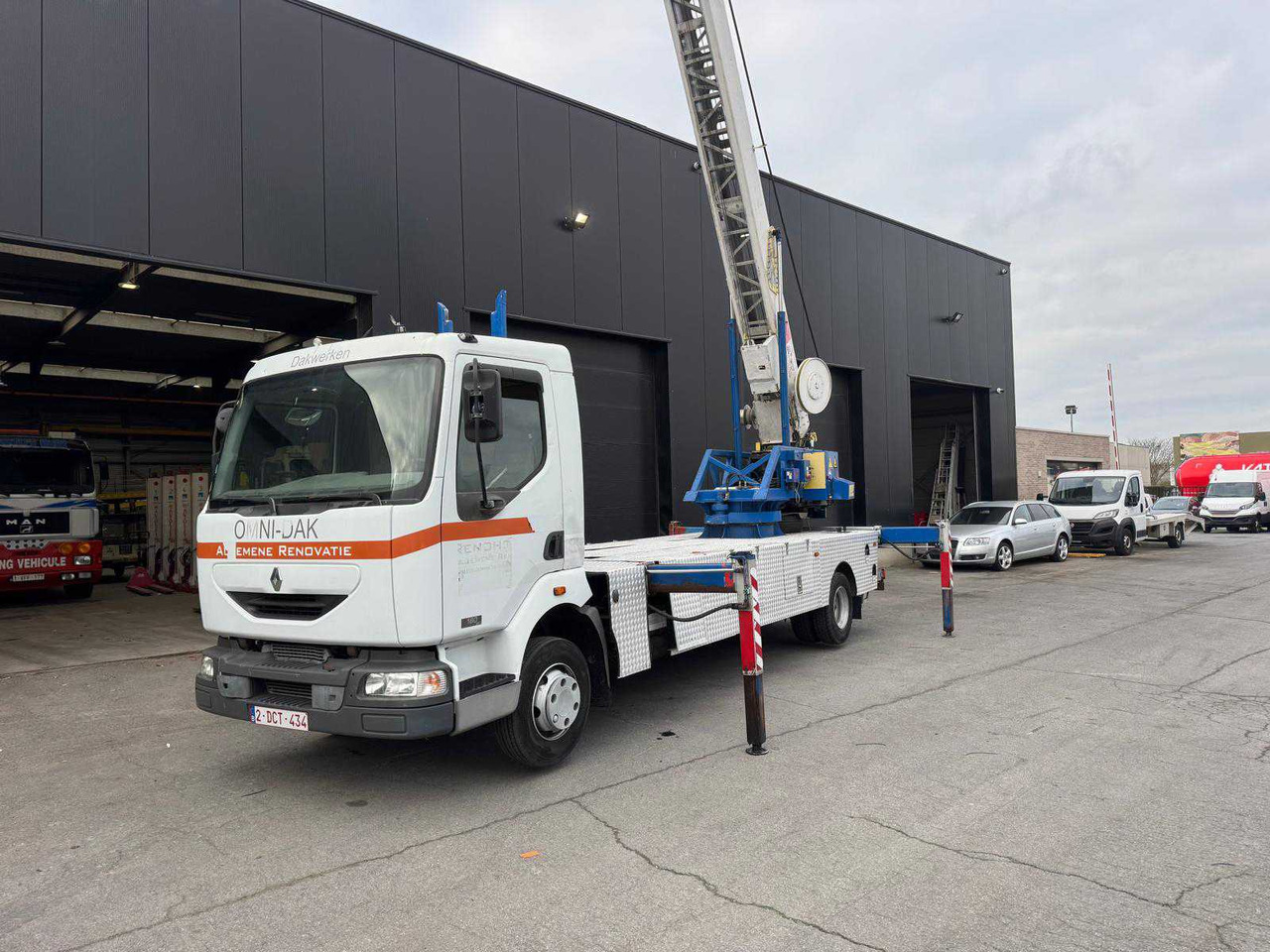 RENAULT MIDLUM CRANE TRUCK - Камион: слика 2 RENAULT MIDLUM CRANE TRUCK - Камион: слика 2