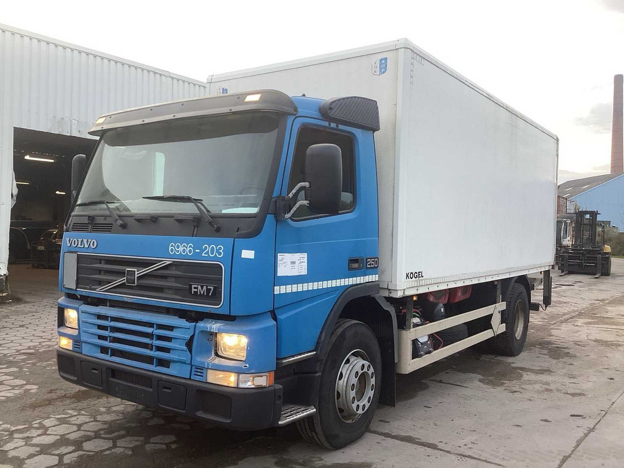 VOLVO FM 7 TRUCK - Камион: слика 1 VOLVO FM 7 TRUCK - Камион: слика 1