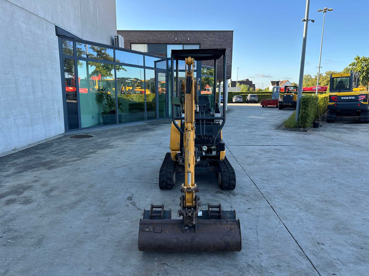 Kato 17VXE - Мини багер: слика 2 Kato 17VXE - Мини багер: слика 2