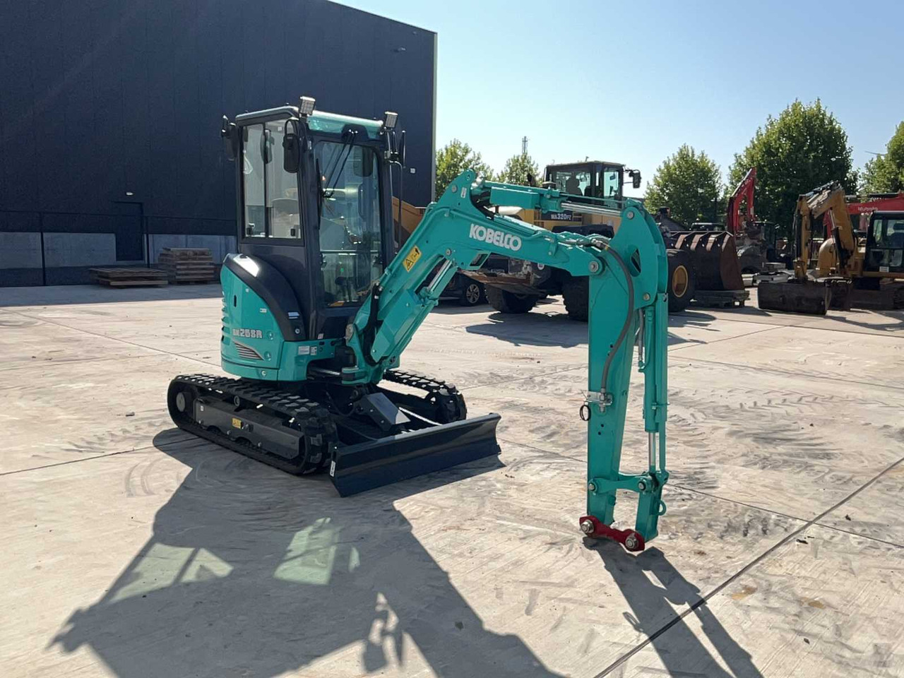 Kobelco SK25SR-6E - Мини багер: слика 3 Kobelco SK25SR-6E - Мини багер: слика 3