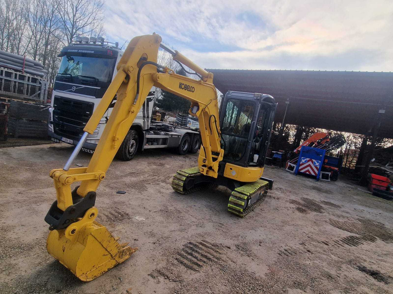 Kobelco SK35SR-6 - Багер гасеничар: слика 1 Kobelco SK35SR-6 - Багер гасеничар: слика 1
