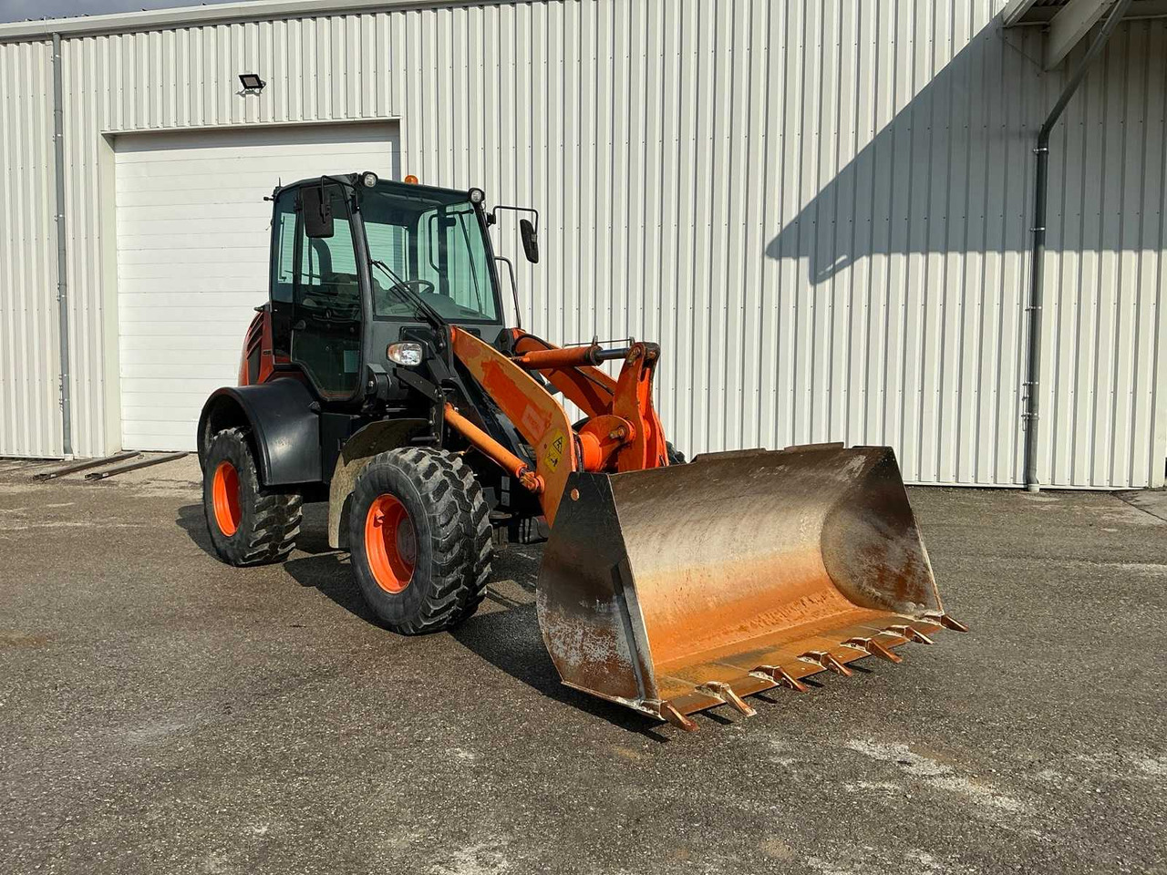 Komatsu WA100M-7 - Натоварувач на тркала: слика 1 Komatsu WA100M-7 - Натоварувач на тркала: слика 1