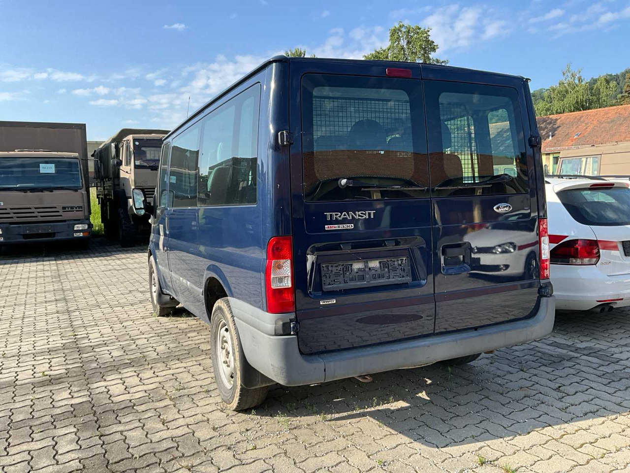 2011 FORD TRANSIT TREND 330 2.4D BUS - Комбе: слика 4 2011 FORD TRANSIT TREND 330 2.4D BUS - Комбе: слика 4