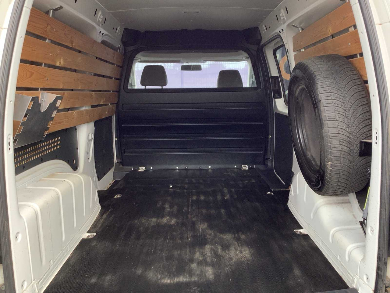 2019 - VOLKSWAGEN - CADDY - 1.4 TGI MAXI L2H1 ECOFUEL - CNG/NATURAL GAS - COMMERCIAL VEHICLE - Комбе: слика 5 2019 - VOLKSWAGEN - CADDY - 1.4 TGI MAXI L2H1 ECOFUEL - CNG/NATURAL GAS - COMMERCIAL VEHICLE - Комбе: слика 5