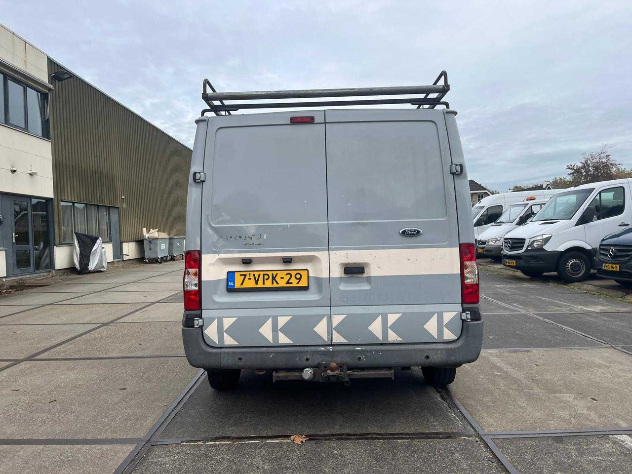 FORD TRANSIT 260S 2.2 TDCI ECONOMY EDITION | 7-VPK-29 - Комбе: слика 5 FORD TRANSIT 260S 2.2 TDCI ECONOMY EDITION | 7-VPK-29 - Комбе: слика 5