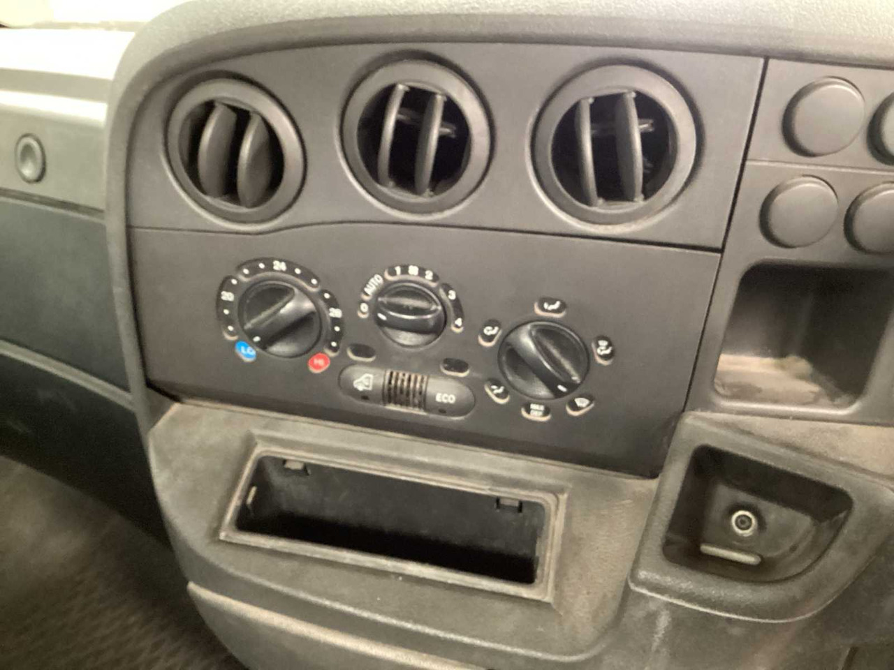 Комбе IVECO DAILY COMMERCIAL VEHICLE: слика 8 Комбе IVECO DAILY COMMERCIAL VEHICLE: слика 8