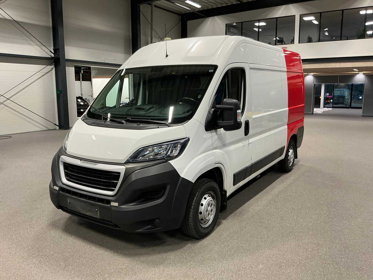 PEUGEOT BOXER | 2.2 BLUEHDI | 330 L2H2 | 140 HP | 2020 - Комбе: слика 1 PEUGEOT BOXER | 2.2 BLUEHDI | 330 L2H2 | 140 HP | 2020 - Комбе: слика 1