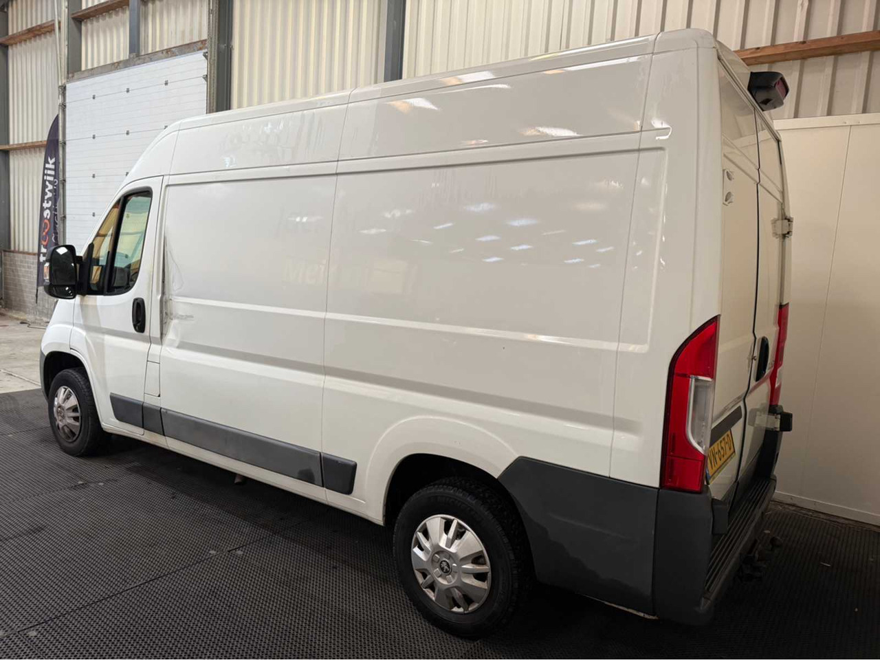 PEUGEOT - BOXER - 330 2.2 HDI L2H2 - COMMERCIAL VEHICLE - 2015 - Комбе: слика 3 PEUGEOT - BOXER - 330 2.2 HDI L2H2 - COMMERCIAL VEHICLE - 2015 - Комбе: слика 3