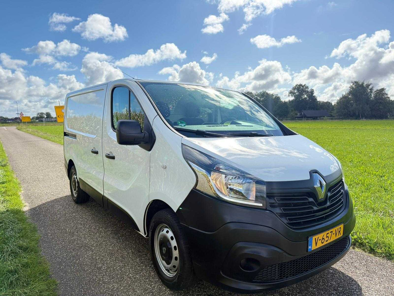 RENAULT - TRAFIC - 1.6 DCI T27 L1H1 COM - V-657-VR - Комбе: слика 3 RENAULT - TRAFIC - 1.6 DCI T27 L1H1 COM - V-657-VR - Комбе: слика 3