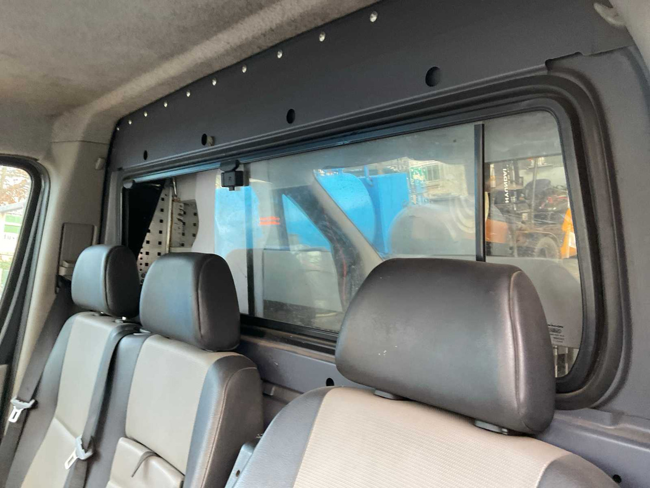 Комбе VOLKSWAGEN - CRAFTER - - COMMERCIAL VEHICLE: слика 21 Комбе VOLKSWAGEN - CRAFTER - - COMMERCIAL VEHICLE: слика 21