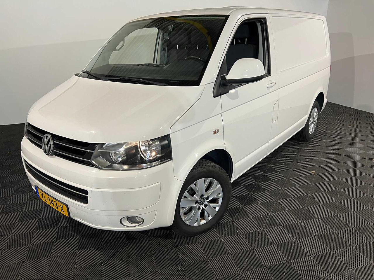 VOLKSWAGEN TRANSPORTER 2.0 TDI L1H1, VL-143-X - Комбе: слика 1 VOLKSWAGEN TRANSPORTER 2.0 TDI L1H1, VL-143-X - Комбе: слика 1