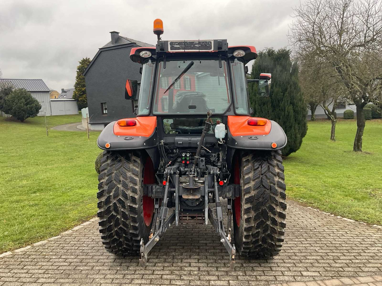 Kubota 2020 KUBOTA M5111 FOUR WHEEL DRIVE FARM TRACTOR - Трактор: слика 4 Kubota 2020 KUBOTA M5111 FOUR WHEEL DRIVE FARM TRACTOR - Трактор: слика 4